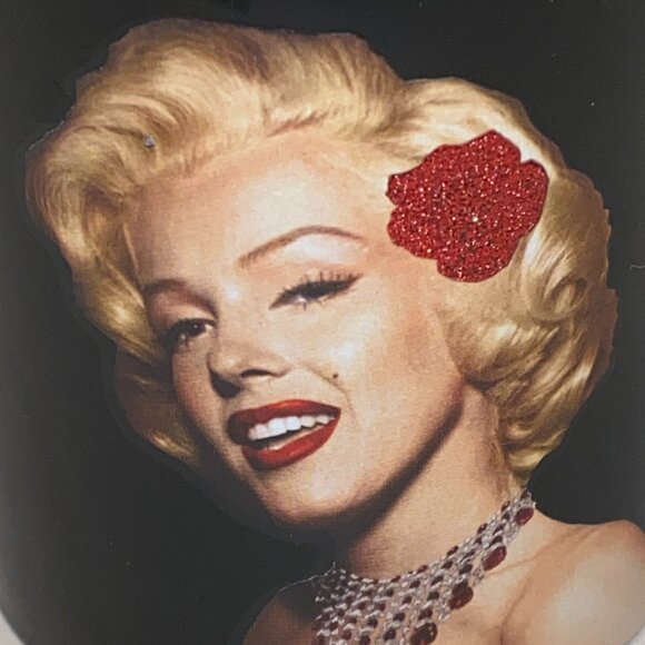 2012 Marylin Monroe Black Ceramic Collectible Coffee Mug Sparkles Red Rose - Picture 2 of 4